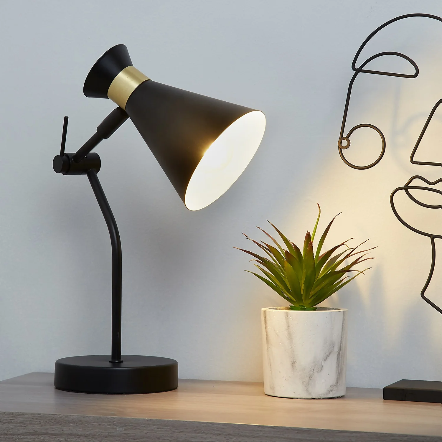 Balham Table Lamp - Black & Brass 1 Balham Table Lamp - Black & Brass