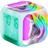 HIASDFLS Réveil Numérique Pour Enfants - 7 Couleurs - Horloge Numérique à LED - Horloge De Chevet Lumineuse Couleur Pour Chambre D'enfant (Color)